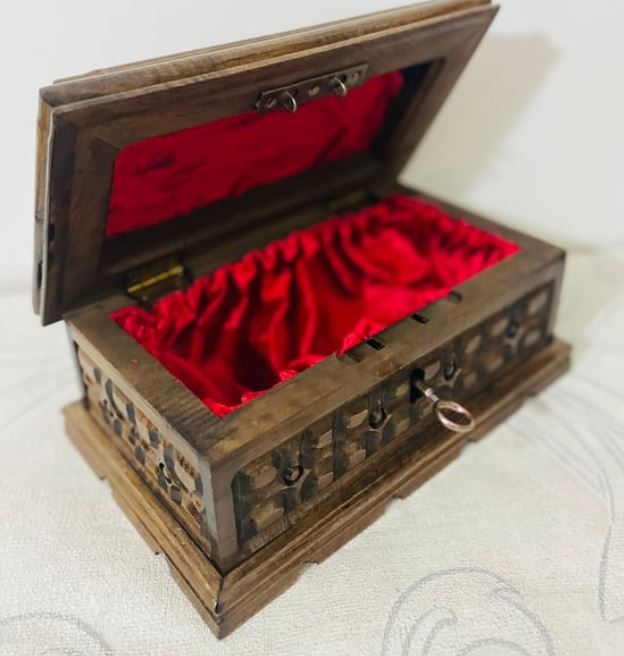 Kilitli Sandık Hediye Kutu 32 cm Ahşap Oyma İşlemeli - TrendTrove