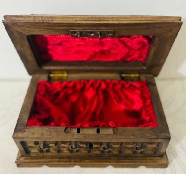 Kilitli Sandık Hediye Kutu 32 cm Ahşap Oyma İşlemeli - TrendTrove