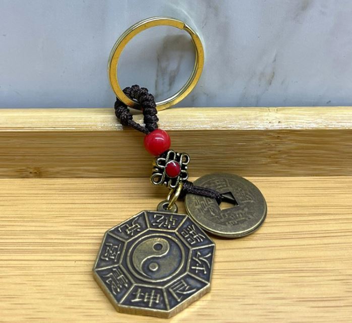 Metal Sans ve Bereket Figurleri Anahtarlik - TrendTrove