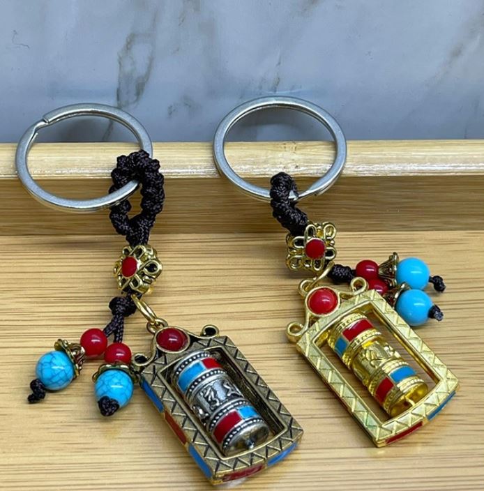 Metal Sans ve Bereket Figurleri Anahtarlik - TrendTrove