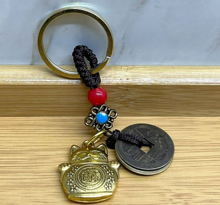 Metal Sans ve Bereket Figurleri Anahtarlik - TrendTrove