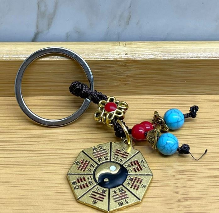 Metal Sans ve Bereket Figurleri Anahtarlik - TrendTrove