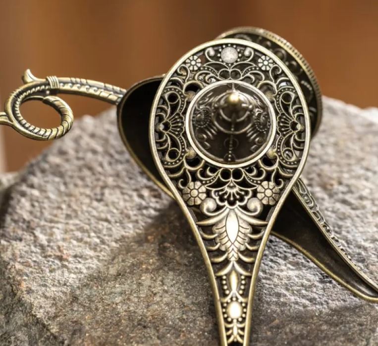 Metal Ve Ahsap Tutsuluk - TrendTrove