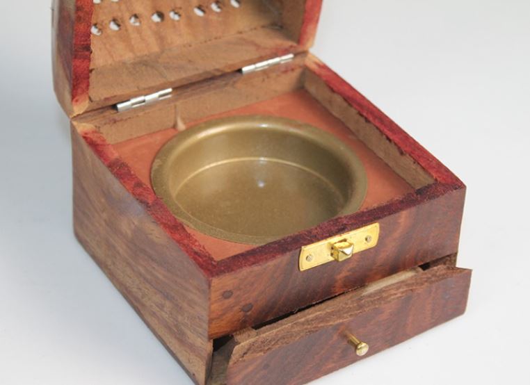 Metal Ve Ahsap Tutsuluk - TrendTrove