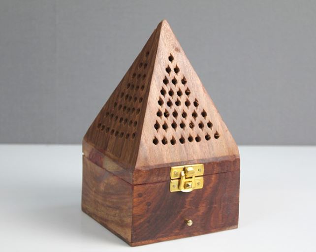 Metal Ve Ahsap Tutsuluk - TrendTrove