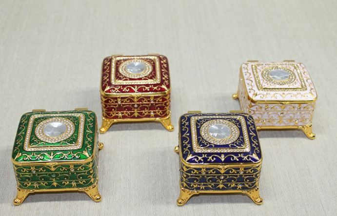 Swarovski Taslı Kutu - TrendTrove